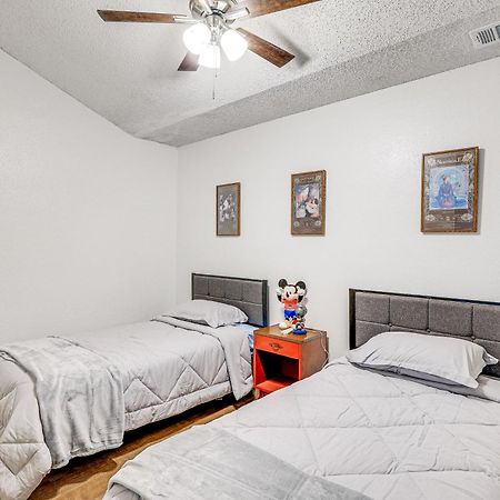 Spacious San Antonio Home Google Fiber, Game Room Bagian luar foto